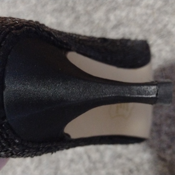 VALERIE STEVENS WOMEN'S TANGO BEADED BLACK BEADED POINTED TOE SIZE 8B PUMPS - Picture 8 of 15